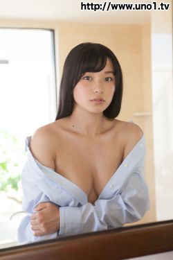 办公室揉着她两个硕大的乳球